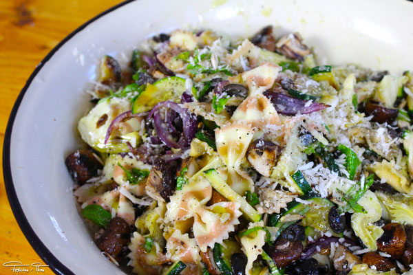 Pimp Your BBQ-Beilagen! Mein Rezept für lauwarmen Gemüse-Nudelsalat.
