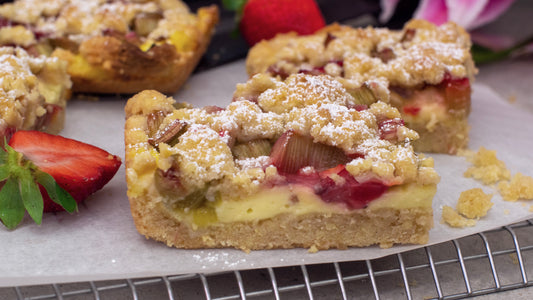 Rhabarberkuchen mit Streuseln vom Blech