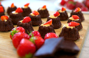 Mini-Gugelhupfe mit Schokolade, Erdnussbutter und Erdbeeren... #nohate